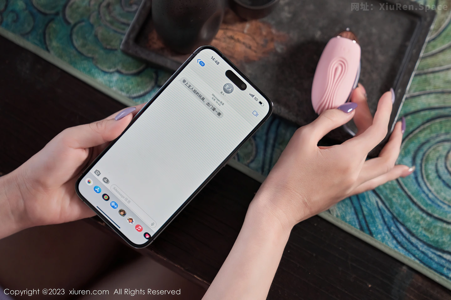 图片[2]-[XiuRen秀人网]2023.05.29 VOL.6820 波巧酱 白色衬衫与粉色短裙加橙色内衣性感私房写真集-秀人网官方网站